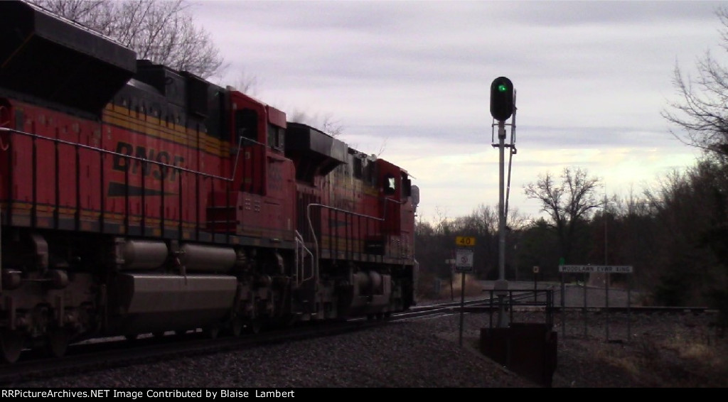 BNSF about to knock down green signal